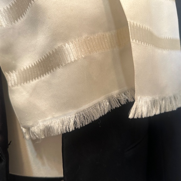 Vintage White Silk Tuxedo Scarf Formal Elegance 1960s - Picture 4 of 10